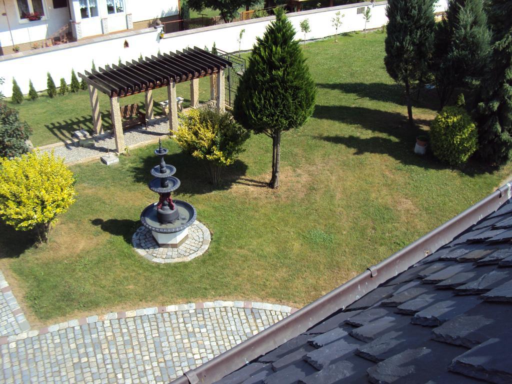 Castle Kastiel Kotesova Apartment Стая снимка