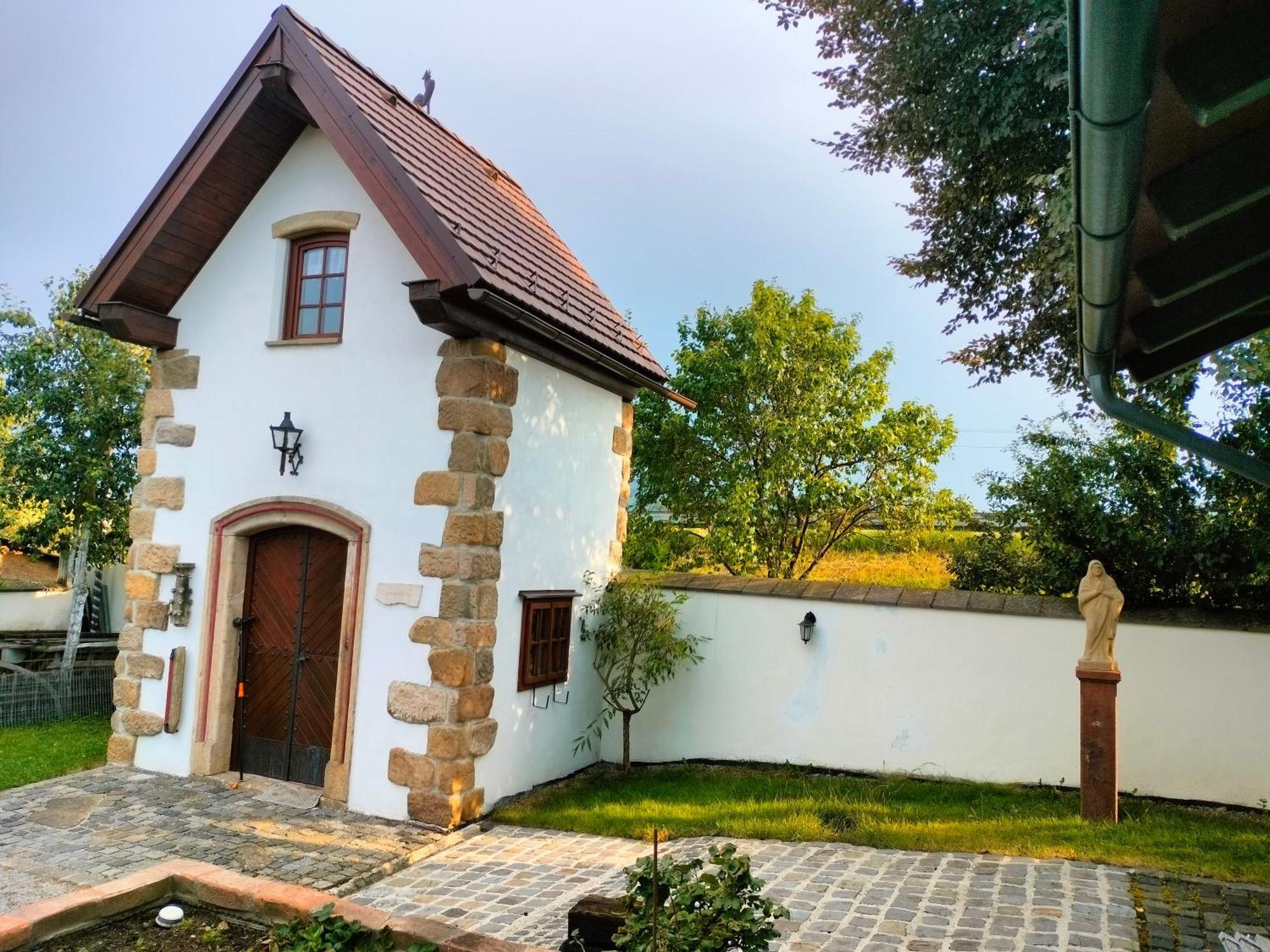 Castle Kastiel Kotesova Apartment Екстериор снимка