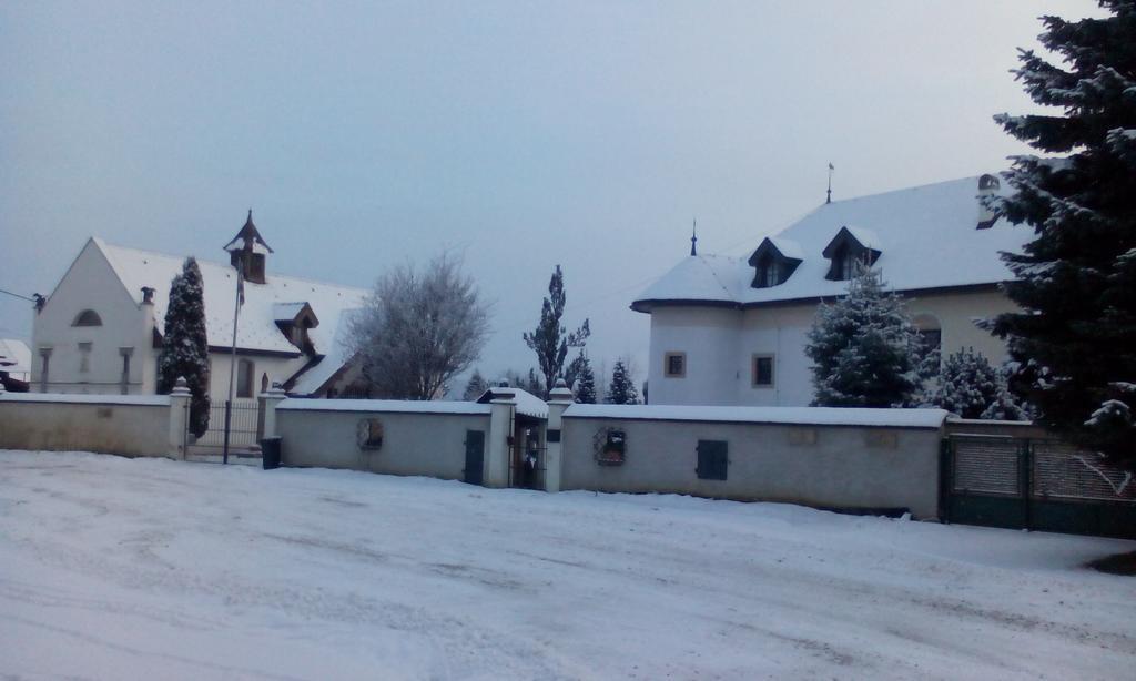 Castle Kastiel Kotesova Apartment Екстериор снимка
